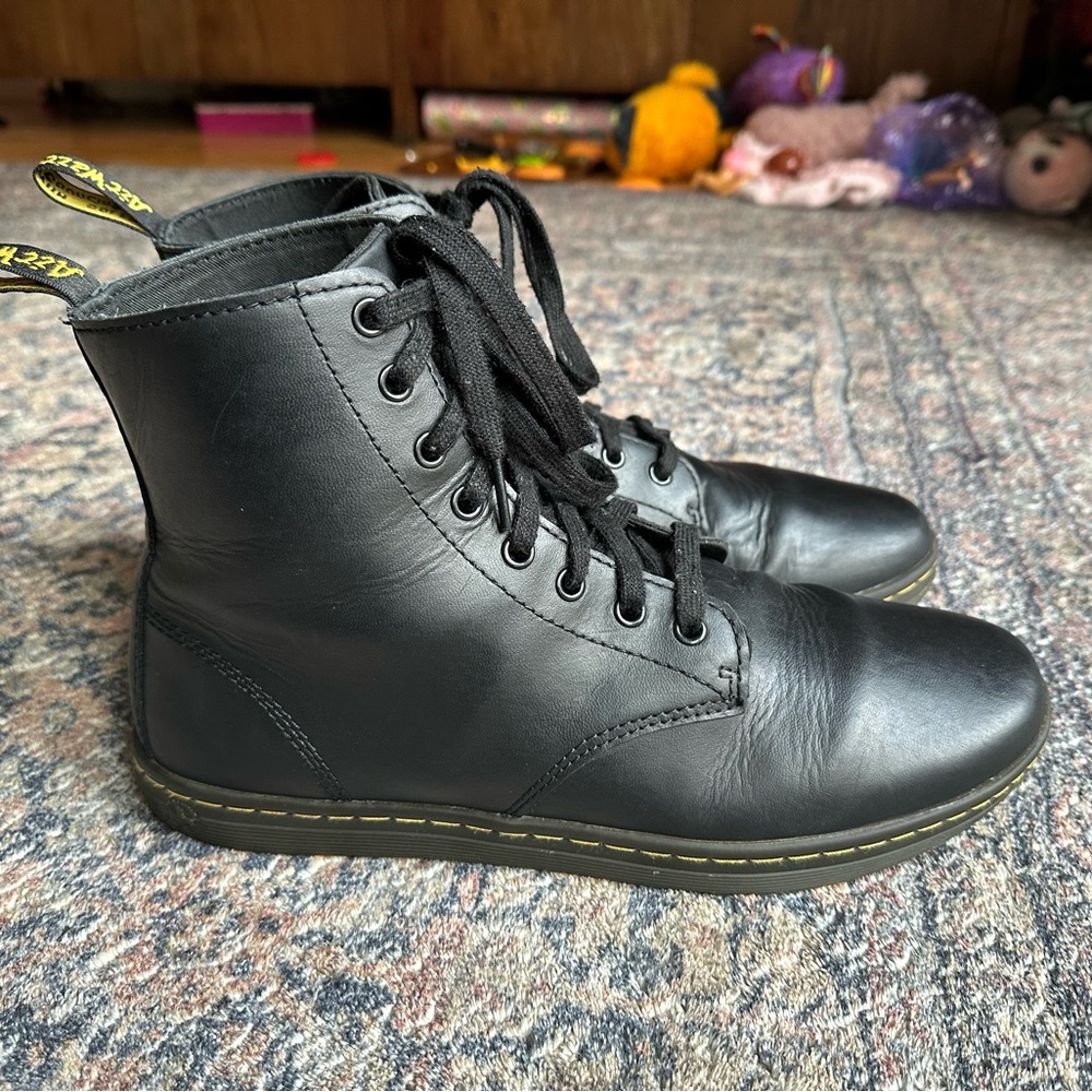 Dr Martens Tobias lace up boots